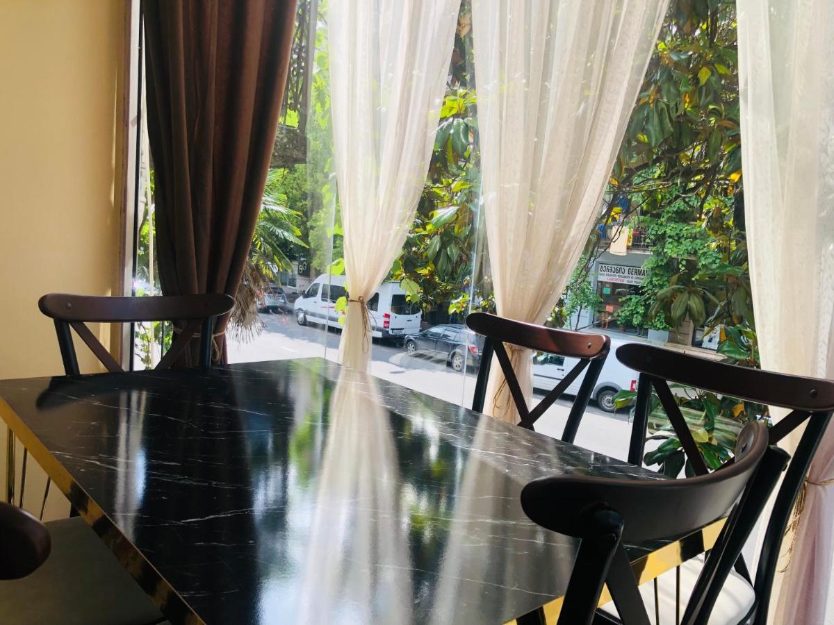Hotel Dolphin Batumi Ngoại thất bức ảnh