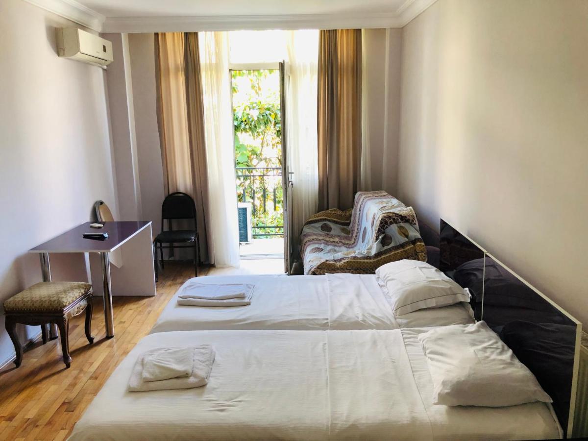 Hotel Dolphin Batumi Ngoại thất bức ảnh