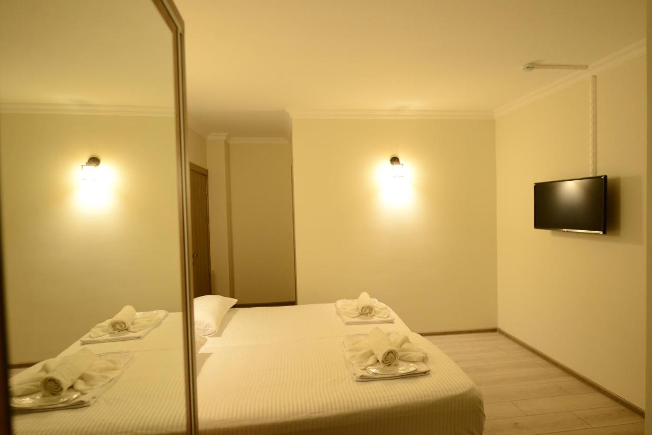 Hotel Dolphin Batumi Ngoại thất bức ảnh